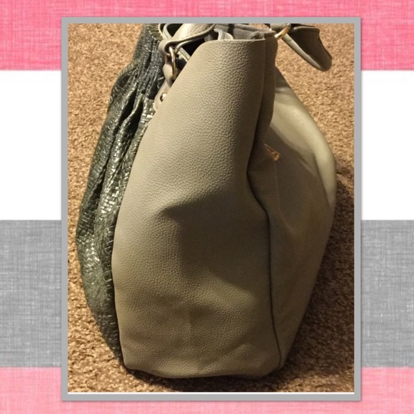 🚫SOLD🚫 Large Weekend Tote in Grey - Picture 8 of 8